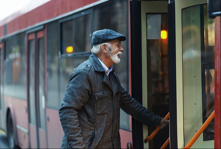 Idade mais avançada, mais atenção no transporte público.